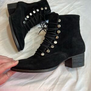 Earth Doral lace up Black Suede Ankle Boots size 9